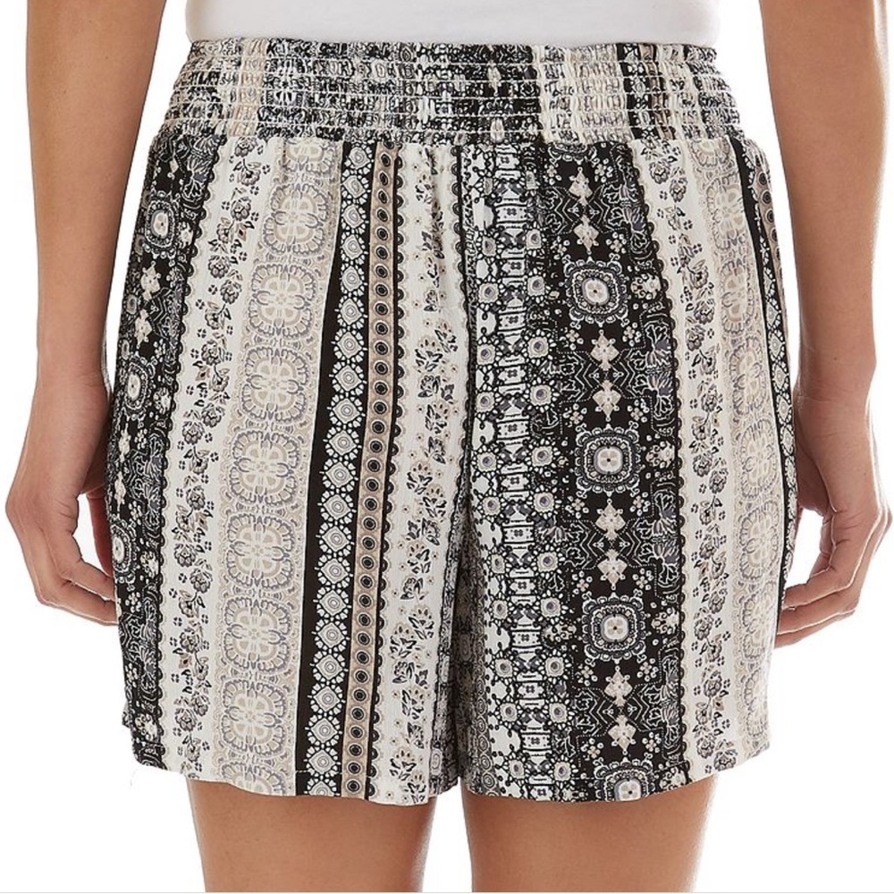 Apt. 9 Black and White designed dress shorts.